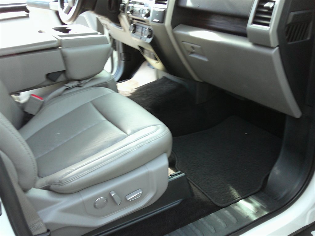 2018 Ford F-150 Lariat - Photo 19