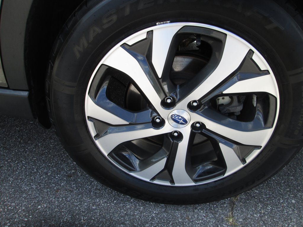 2021 Subaru Outback Limited - Photo 18