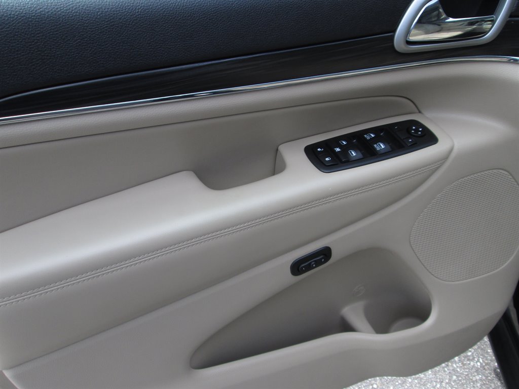 2019 Jeep Grand Cherokee Limited photo 12